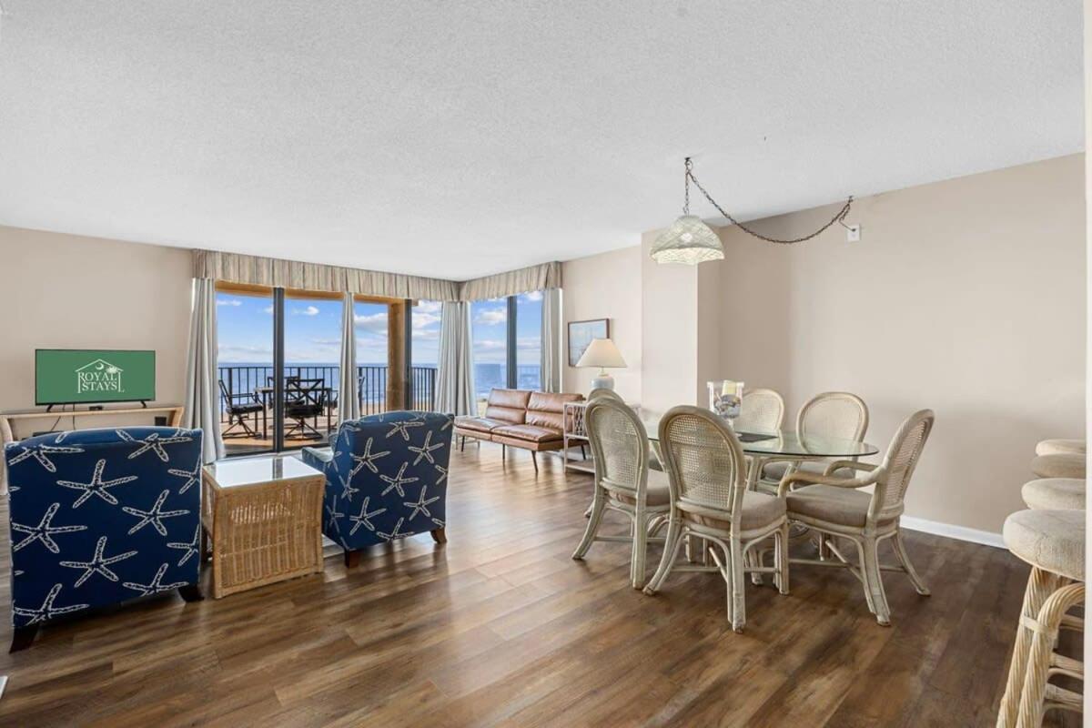 Beachfront Breeze At The Sea Castle Holiday home *