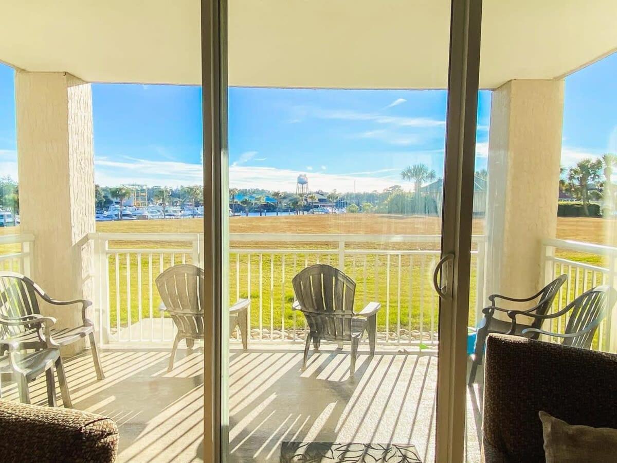 Huge Yacht Waterfront Paradise 15000sf Pool Hot Tub Holiday home