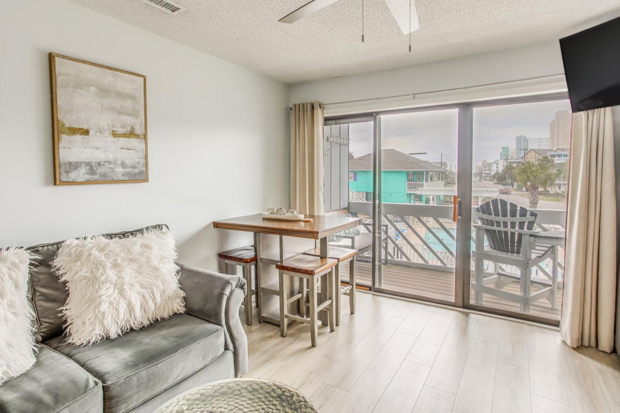 Apartment Murrells Inlet With Pool, Walk To
