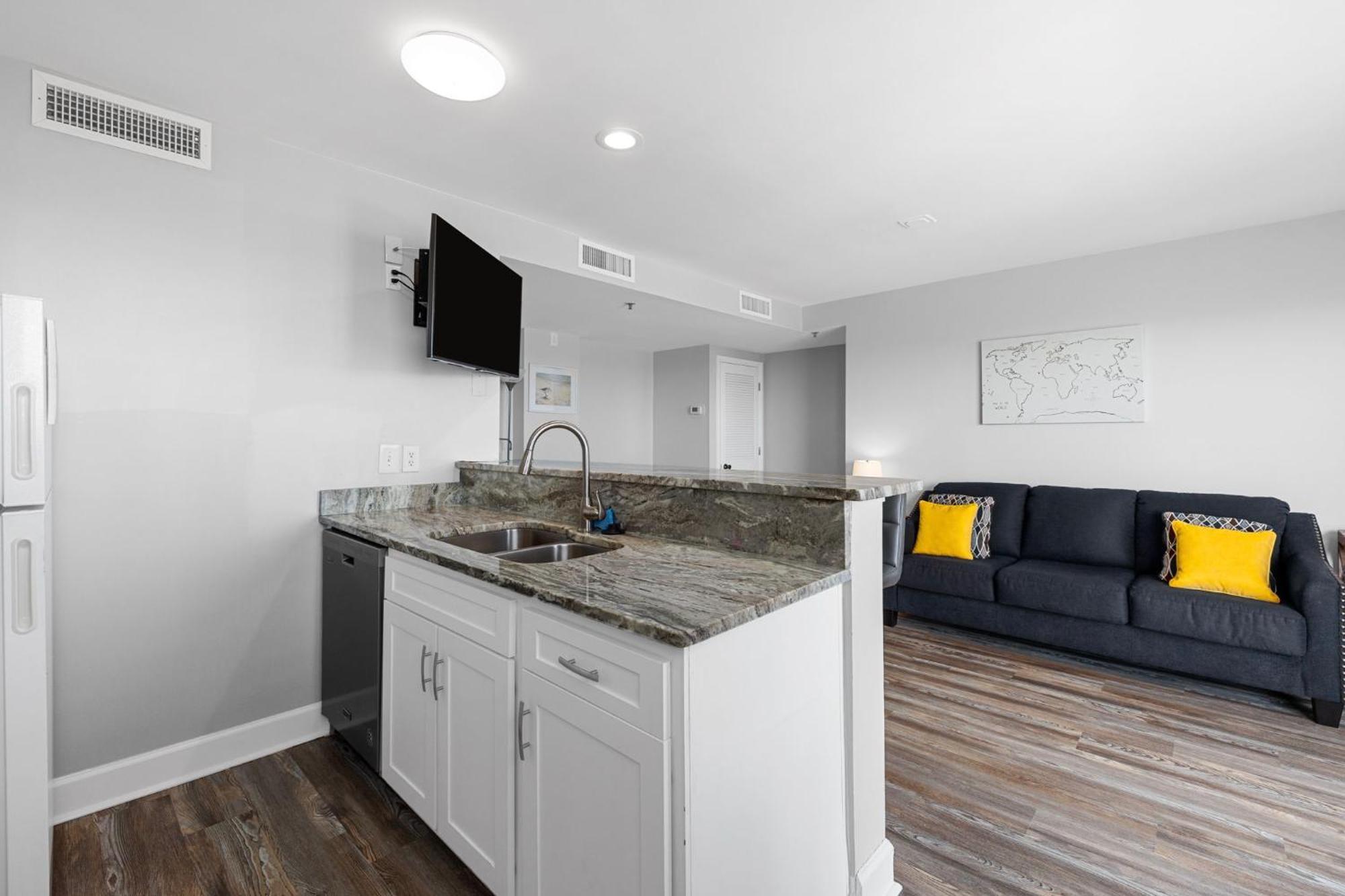 Beautiful 2br Penthouse With Amazing Views *