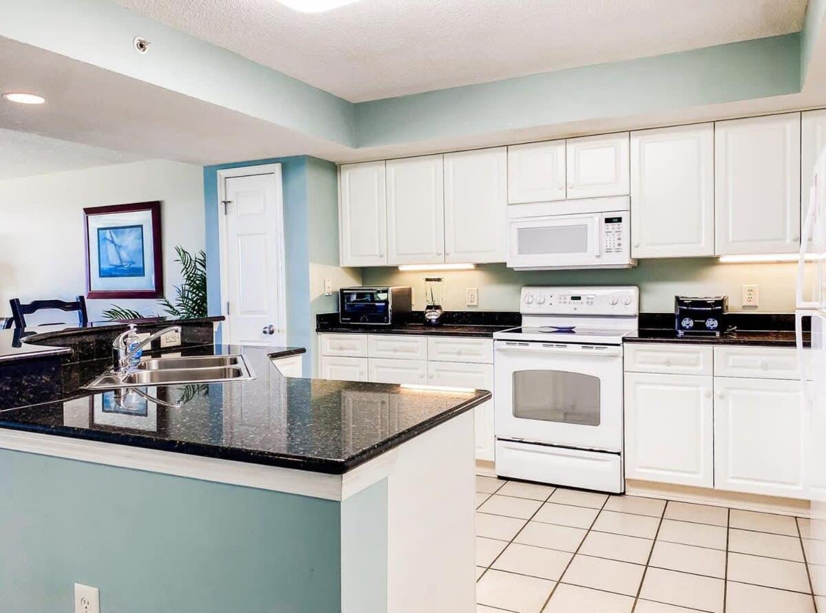 Holiday home Huge Yacht Waterfront Paradise 15000sf Pool Hot Tub Myrtle Beach