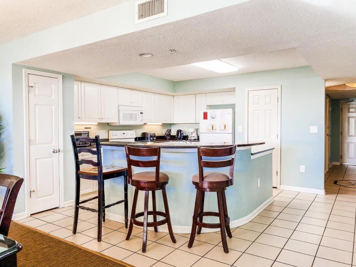 Holiday home Huge Yacht Waterfront Paradise 15000sf Pool Hot Tub Myrtle Beach