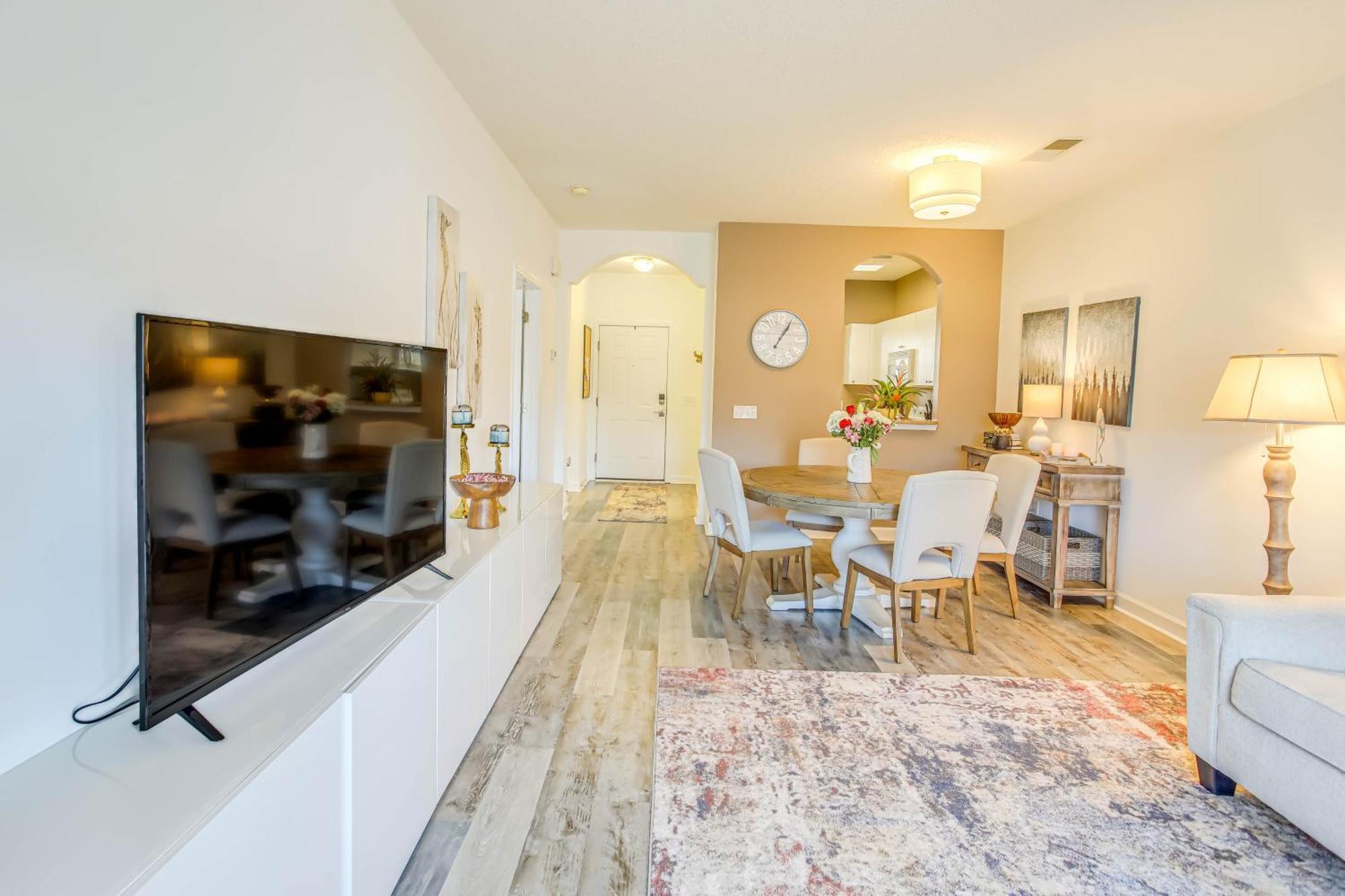 Apartment Barefoot Pool, Golf, And Beach!