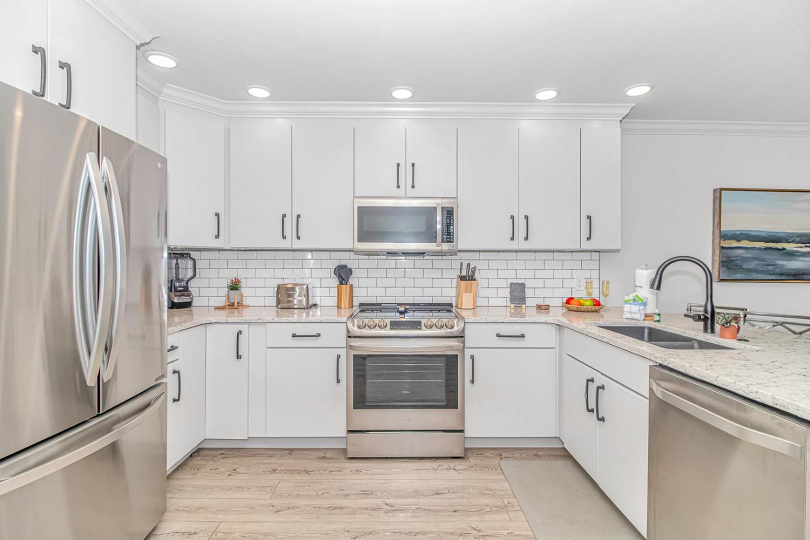 Beautifully Renovated 2 Br. On The Golden Mile-stunning Ocean Views-ocean Forest A-305