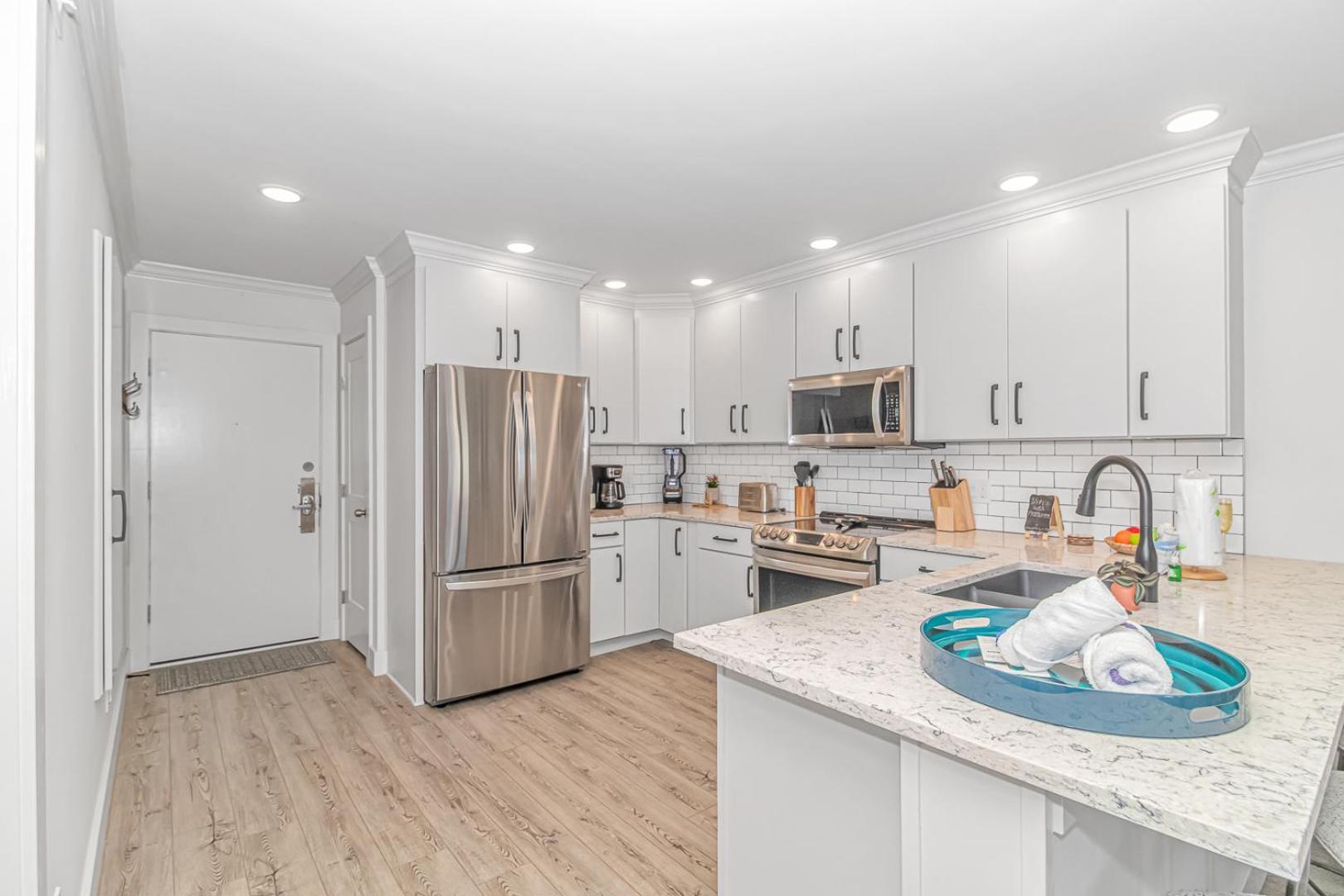 Beautifully Renovated 2 Br. On The Golden Mile-stunning Ocean Views-ocean Forest A-305 Holiday home