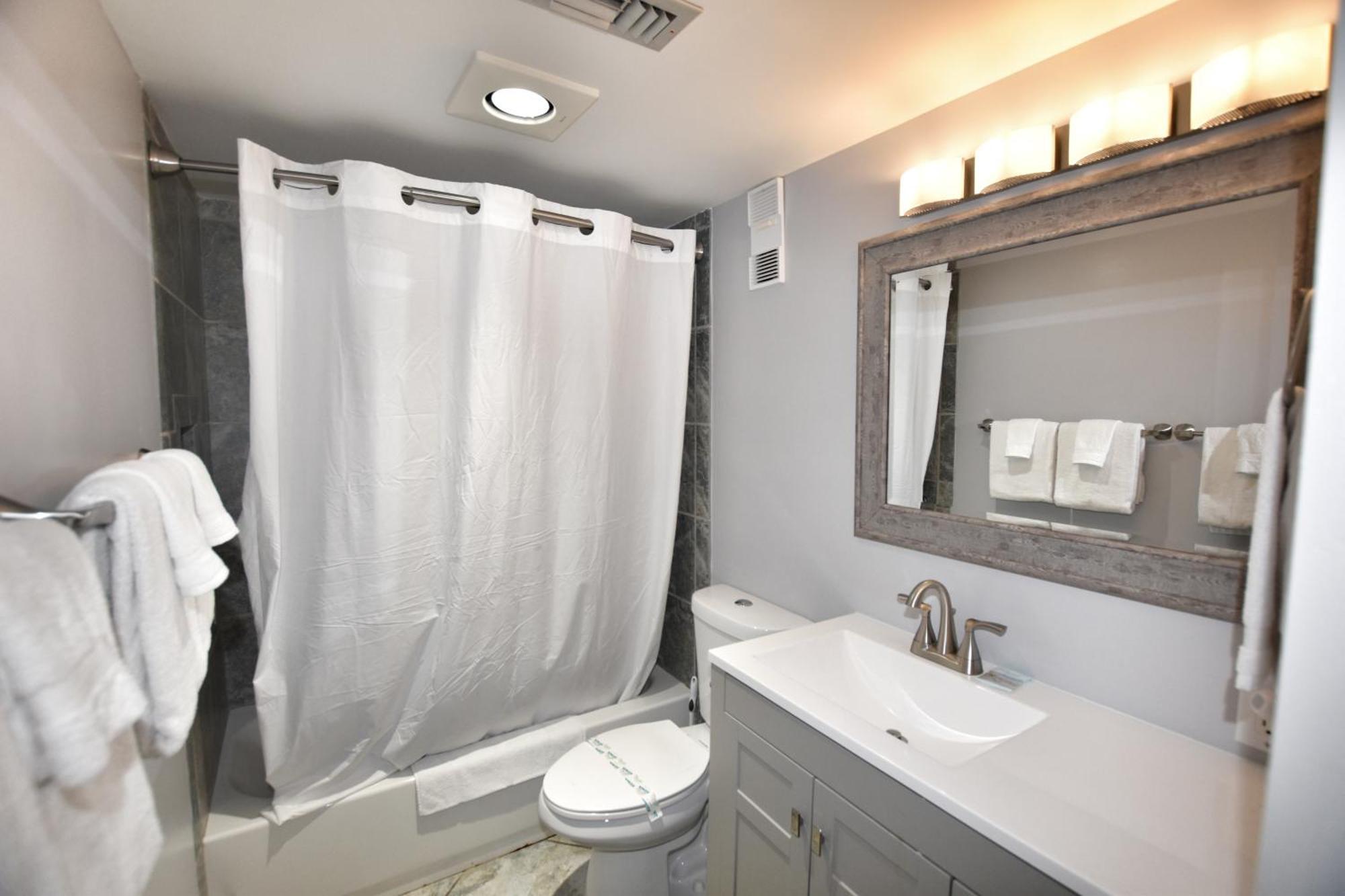 0212 Waters Edge Apartment *