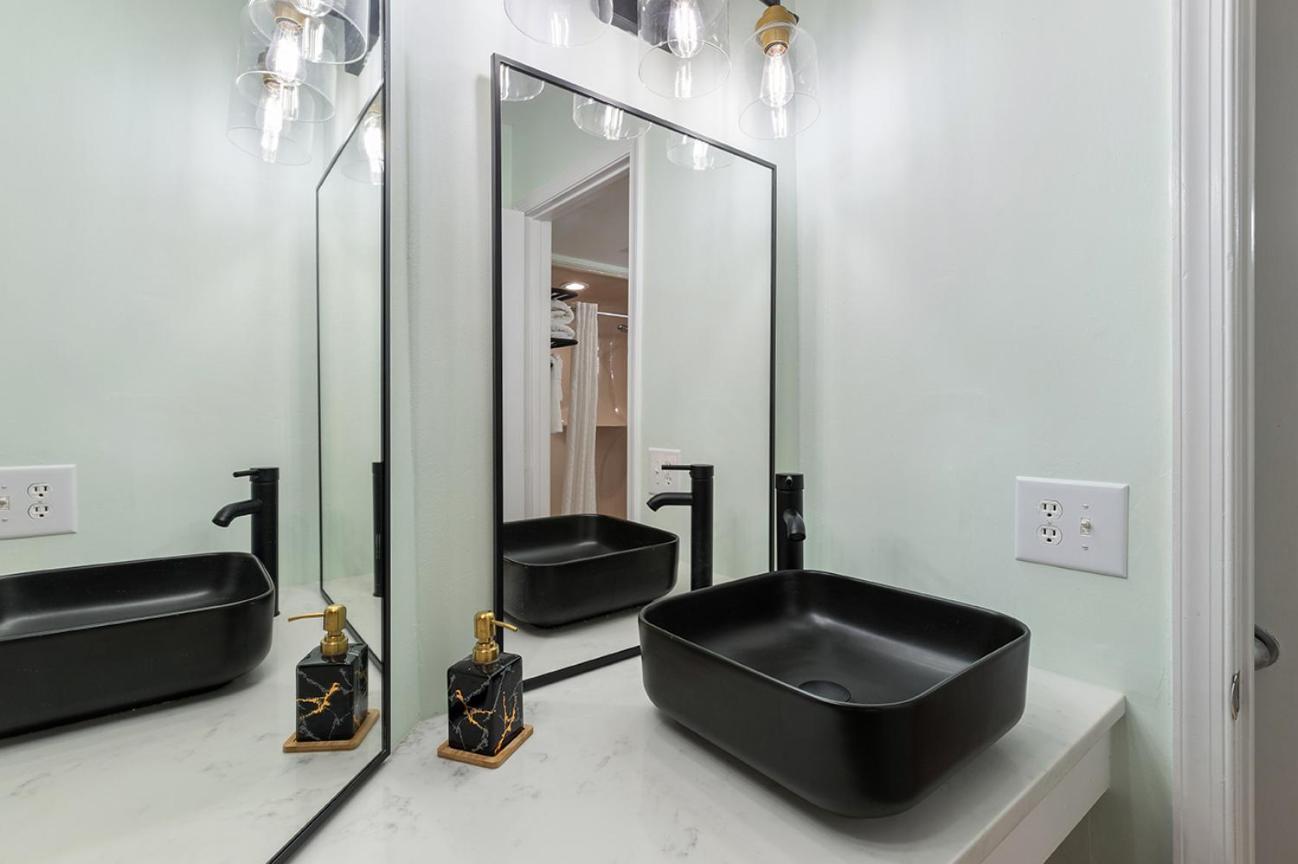 Apartment Palms - Oceanfront Renovated King Bed Sauna Myrtle Beach