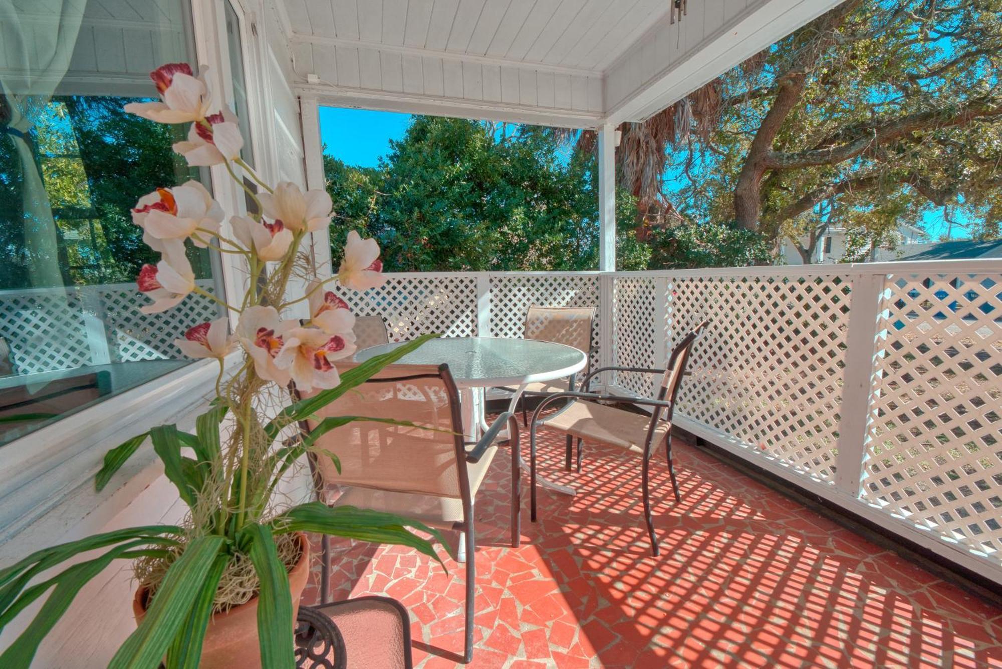 Beachy Central, Near Beach, 2 King Beds, Crib, Huge Private Yard, Patio, Porch, Bbq, & Firepit Myrtle Beach