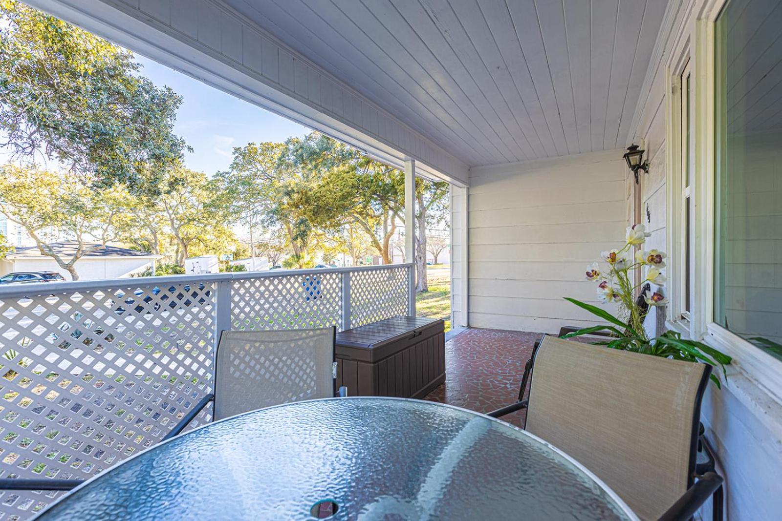 Beachy Central, Near Beach, 2 King Beds, Crib, Huge Private Yard, Patio, Porch, Bbq, & Firepit Holiday home Myrtle Beach