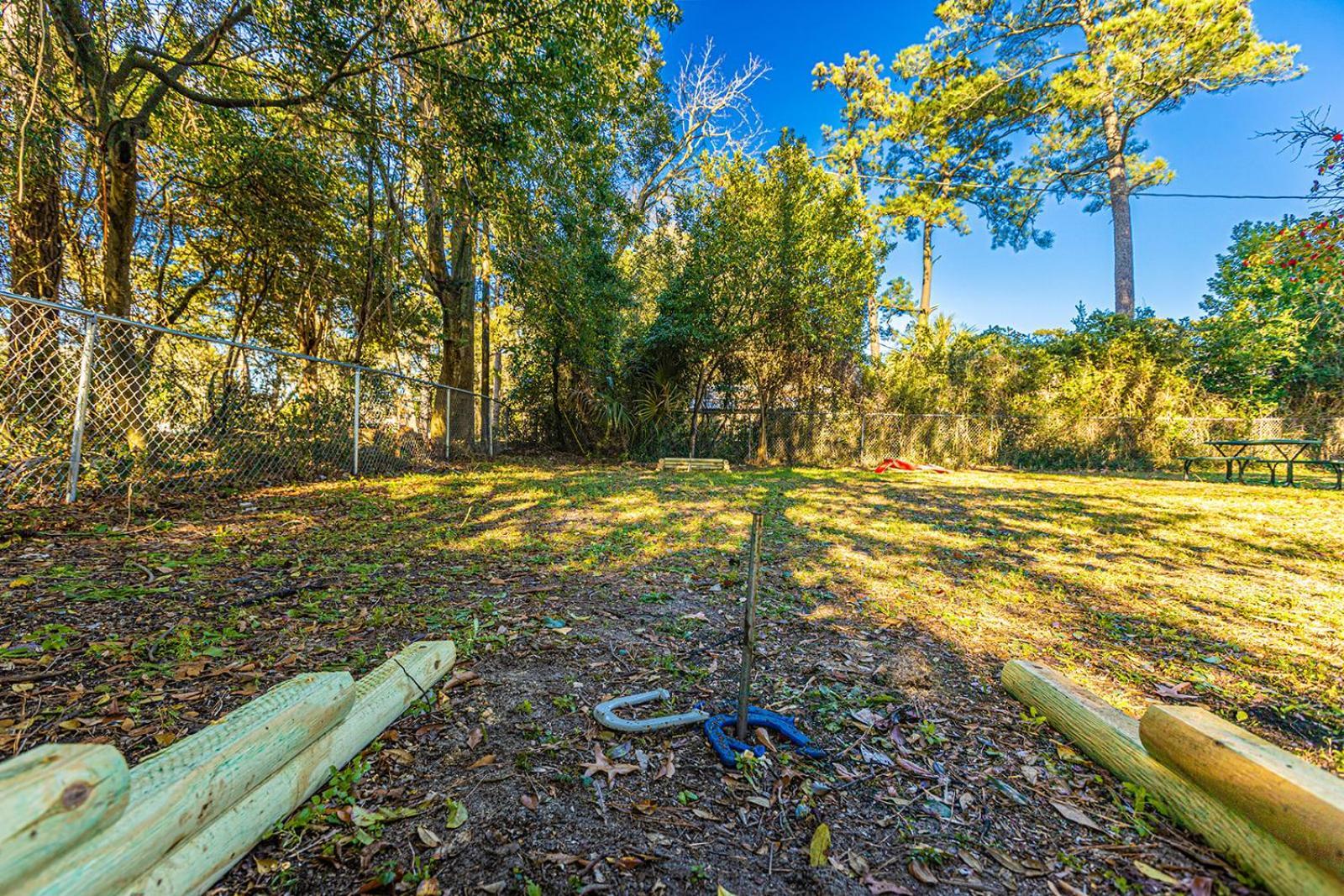 Beachy Central, Near Beach, 2 King Beds, Crib, Huge Private Yard, Patio, Porch, Bbq, & Firepit *