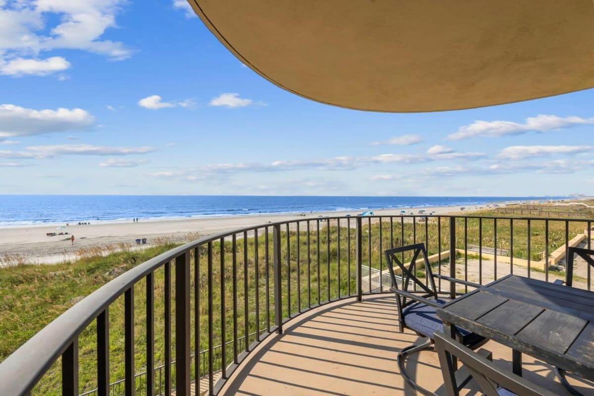 Beachfront Breeze At The Sea Castle Holiday home *