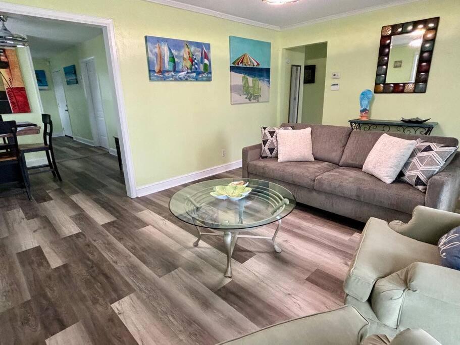 Charming Coastal Retreat Pets Are Welcome Holiday home