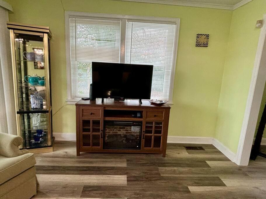 Charming Coastal Retreat Pets Are Welcome Holiday home *