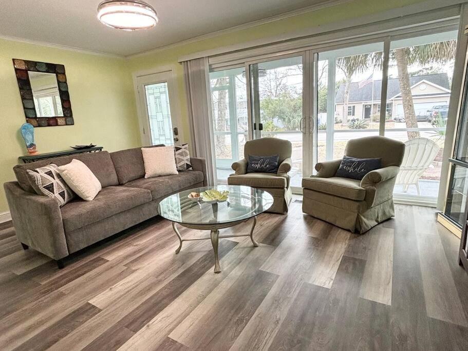 Charming Coastal Retreat Pets Are Welcome Holiday home