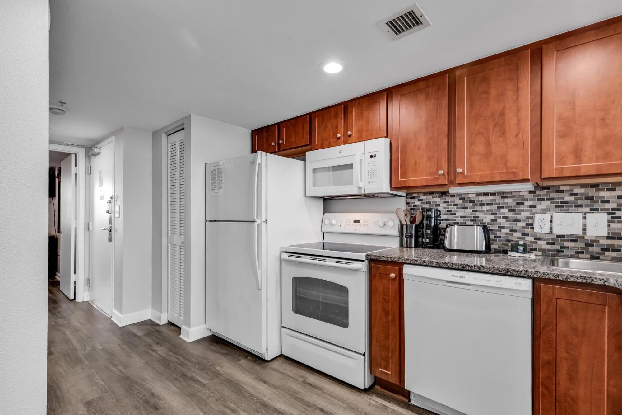 Ocean View 1br With Private Balcony Apartment *