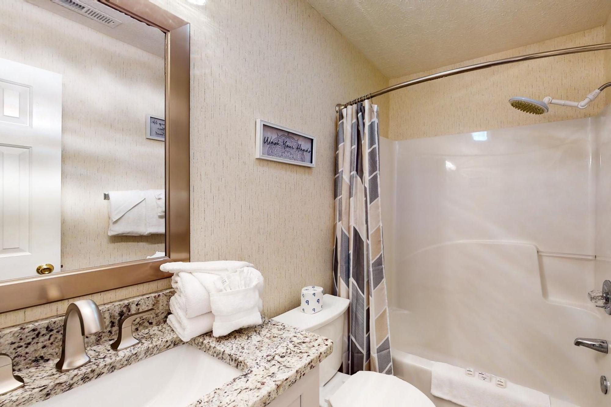River Oaks 10d Apartment *