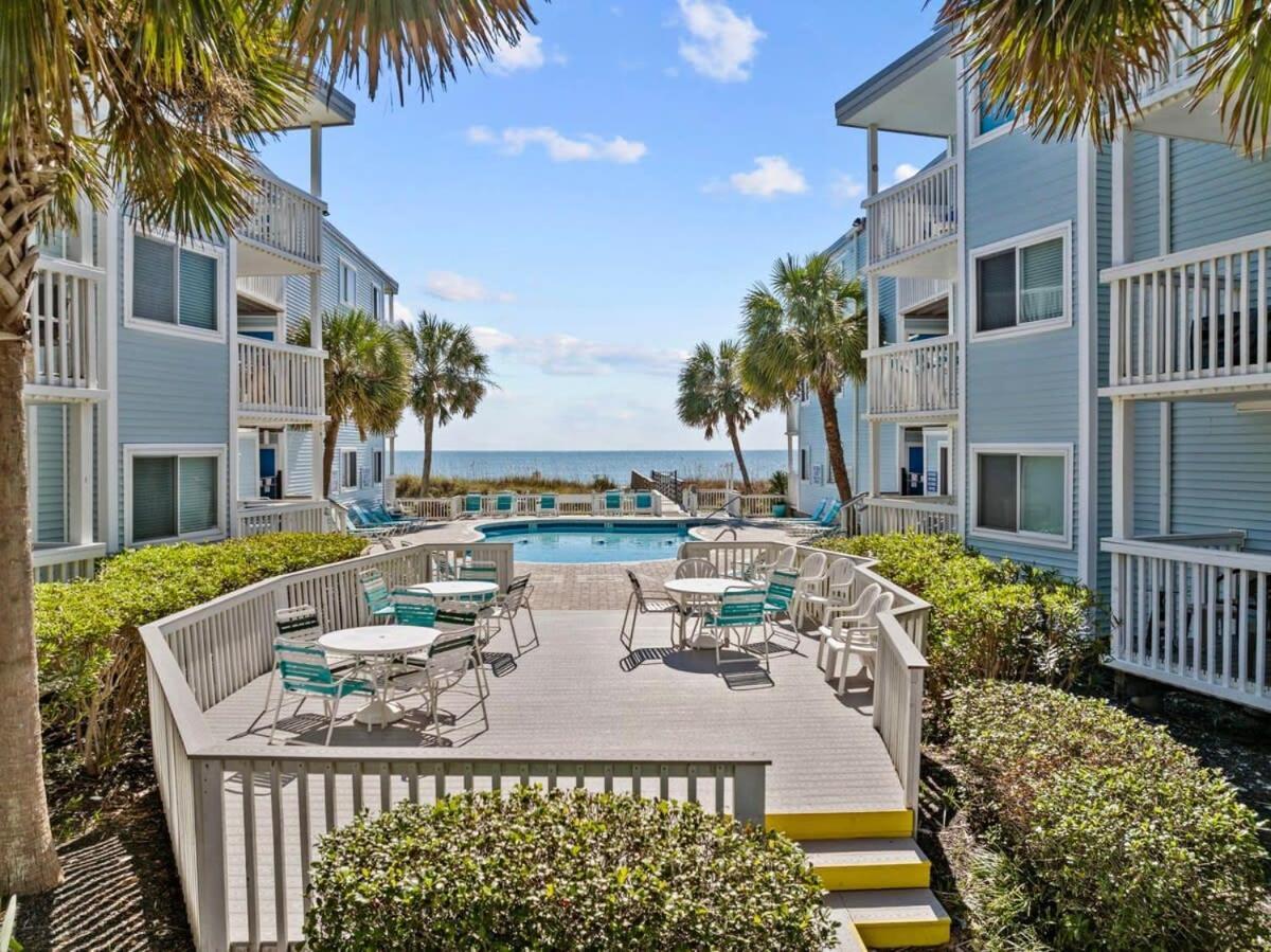 Beachfront Ocean View W Pool & Comfy Beds Holiday home