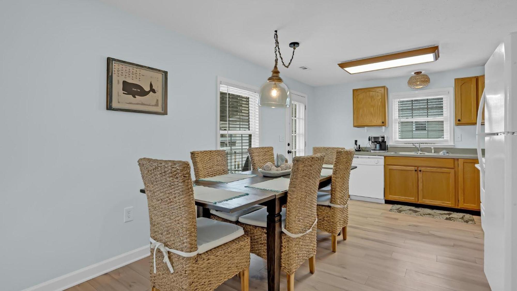 The Wicked Whale - 3rd Row - Ocean Drive Section Holiday home *