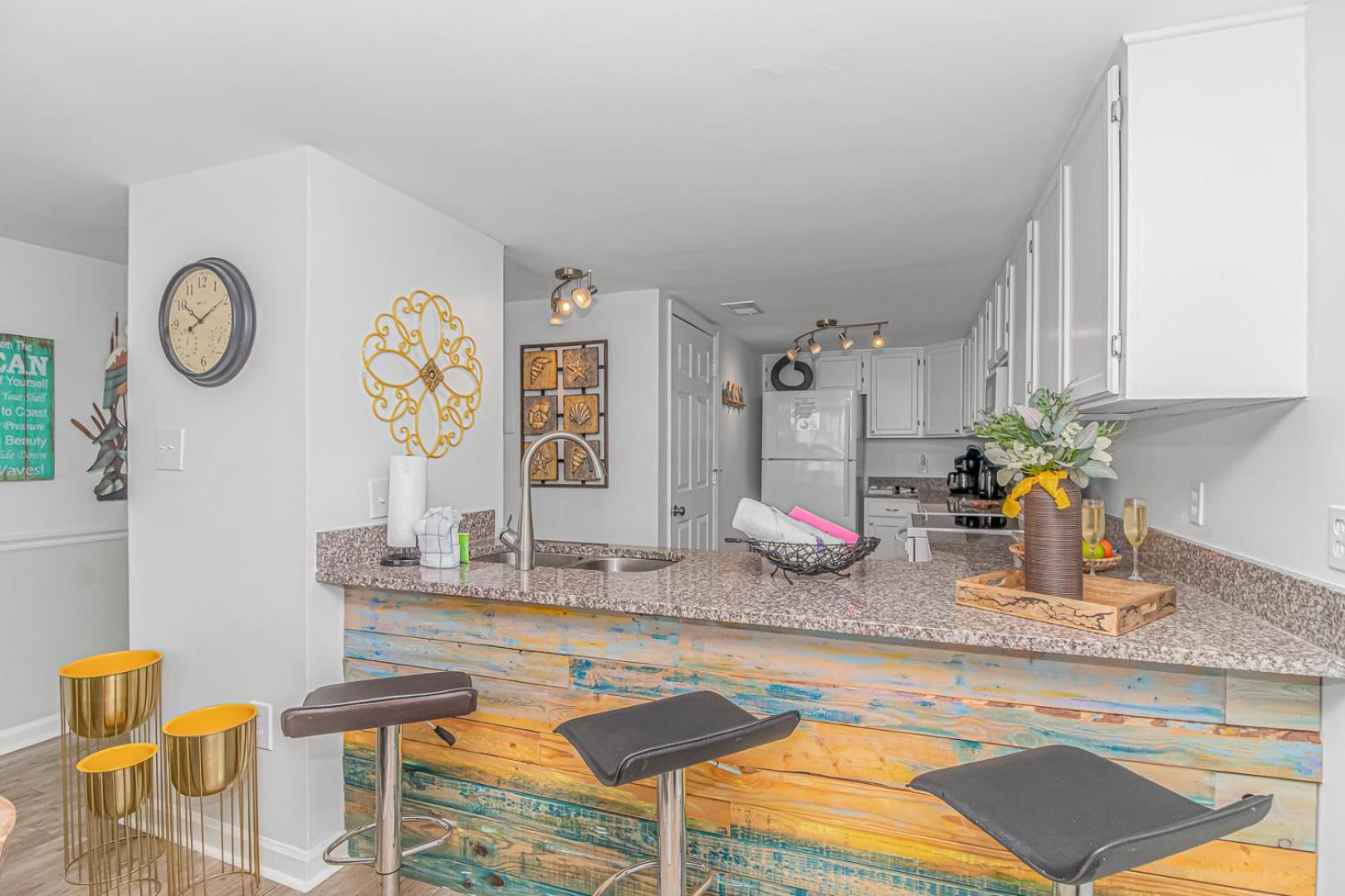 Beautifully Updated 2 Bedroom Oceanfront Suite- With Gaming System And More! Horizon East 104 *