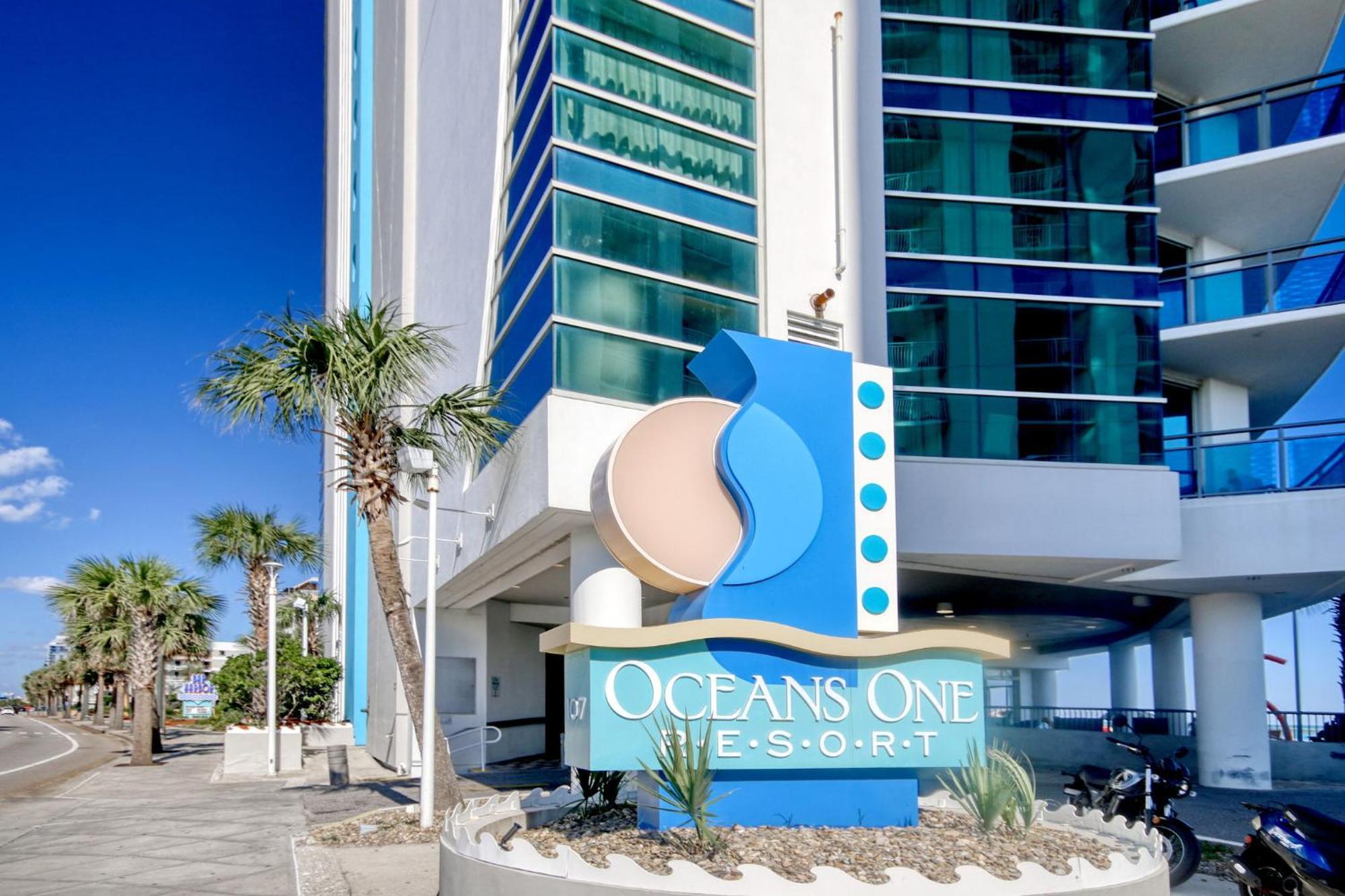 Stunning Oceanfront King On 18th Floor Centrally Located Apartment *
