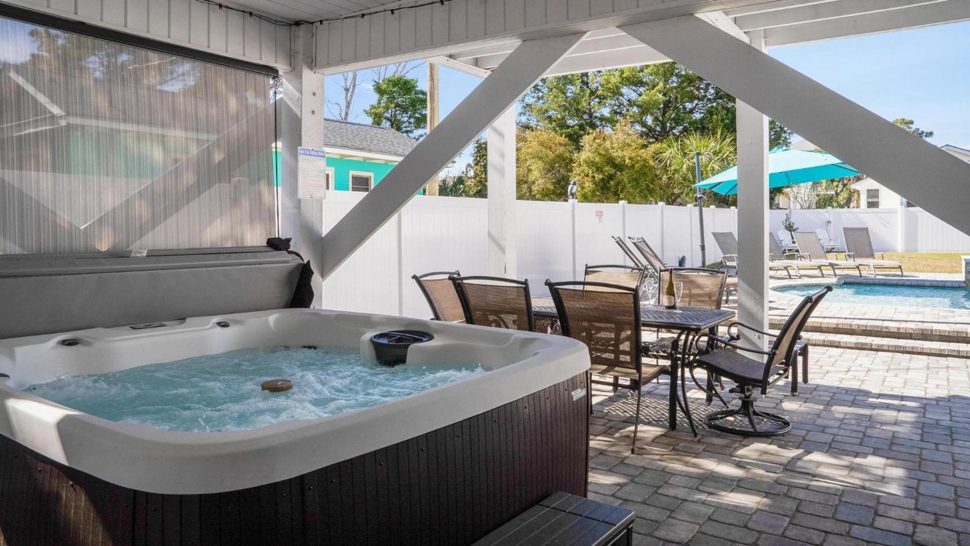 Hook, Wine & Sinker - 3rd Row - Crescent Section Holiday home *