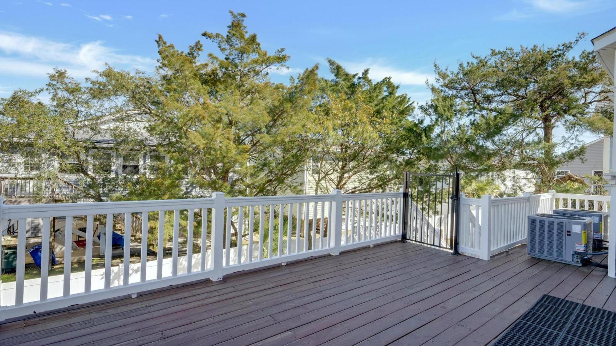 Casa Al Mare - 3rd Row - Cherry Grove Section Holiday home