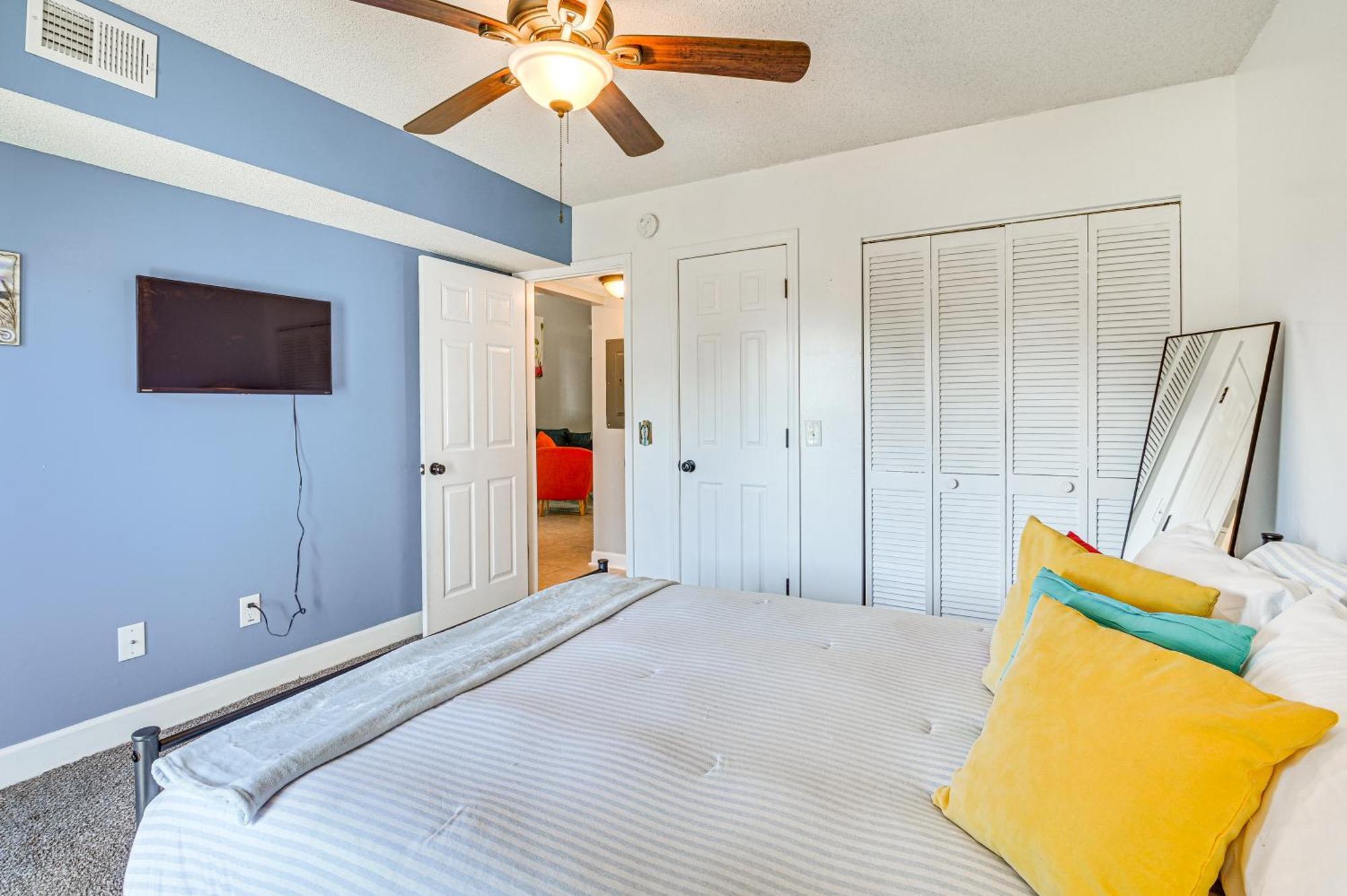 Surfside With Balconies 1 Mi To Ocean!