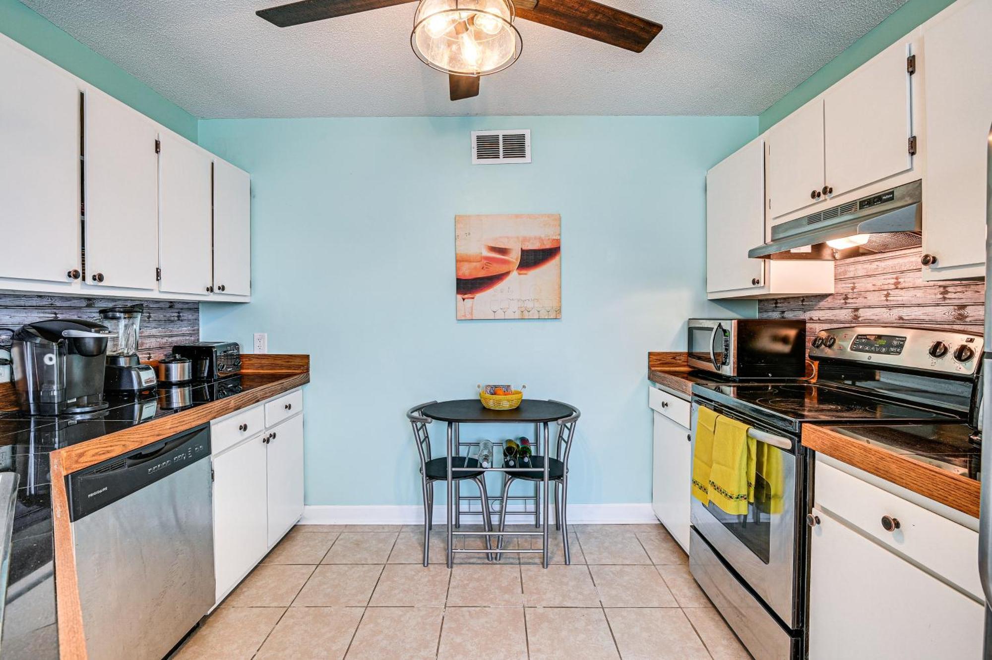 Surfside With Balconies 1 Mi To Ocean!
