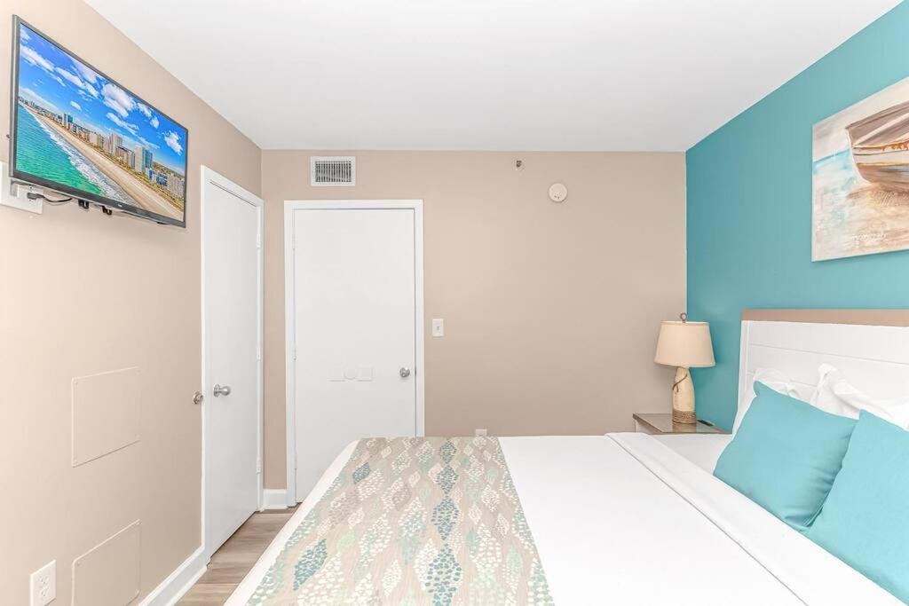 Holiday home Stunning Double Unit Condo-both Newly Renovated With Spectacular Views- Atlantica 451/452