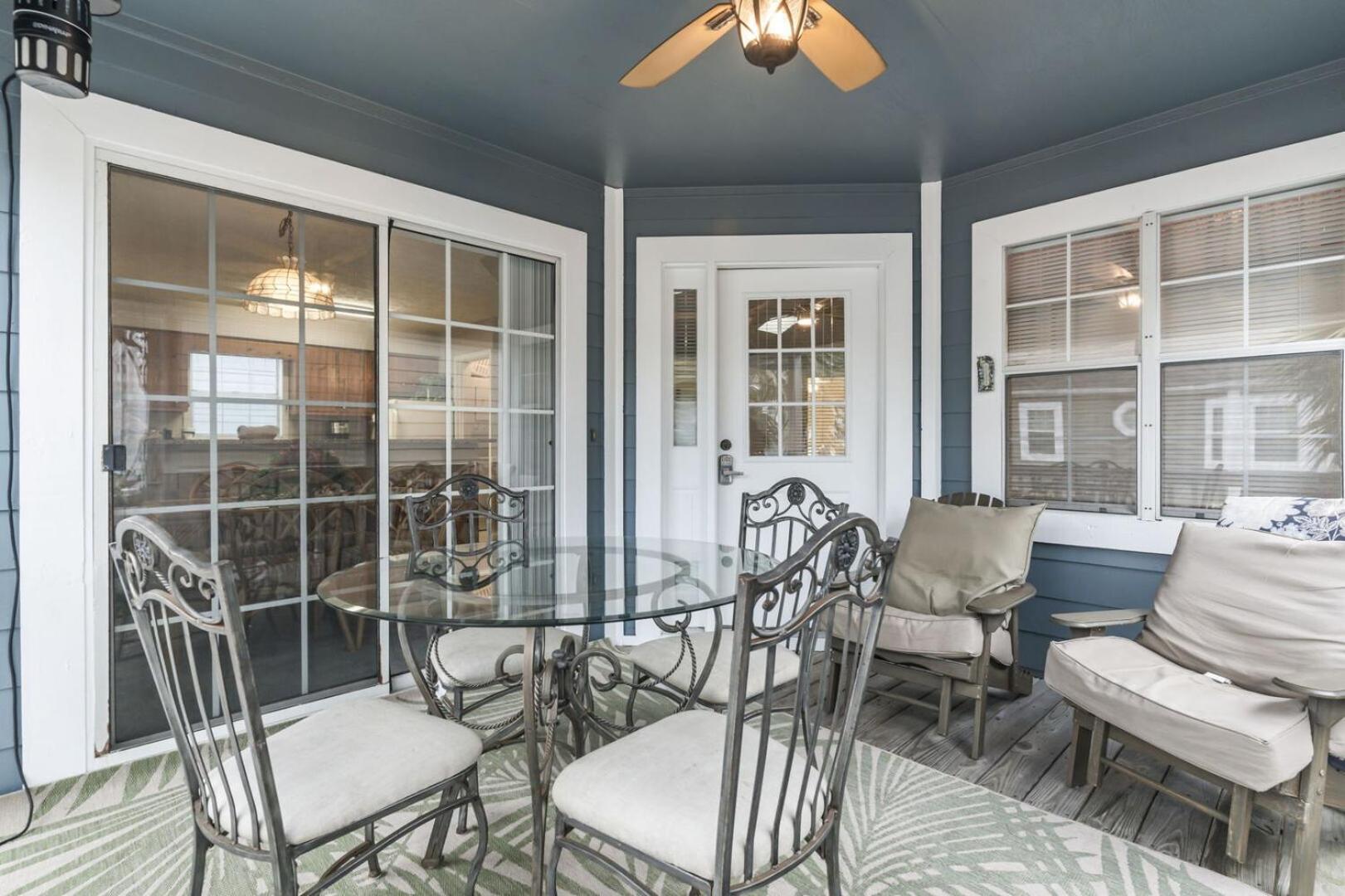 Two Bedroom House With Community Pool! Walk To The Beach! 299 Arrowhead Road Holiday home