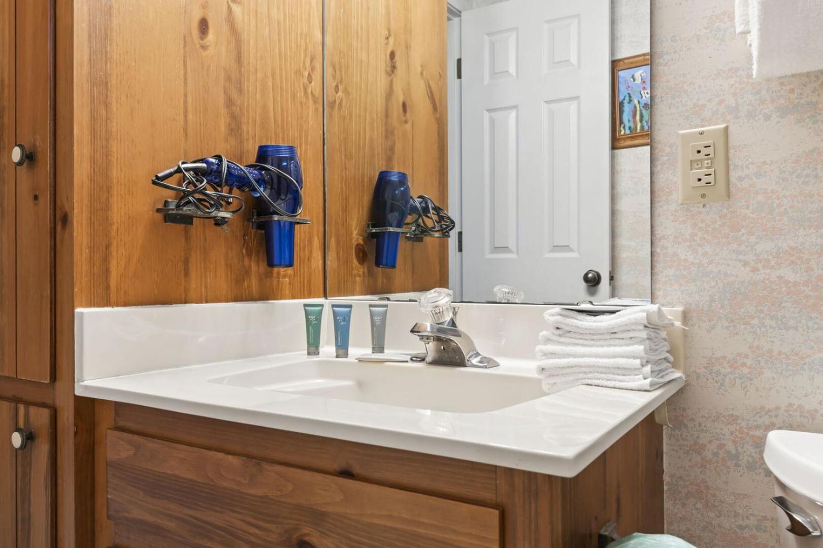 Two Bedroom House With Community Pool! Walk To The Beach! 299 Arrowhead Road Holiday home