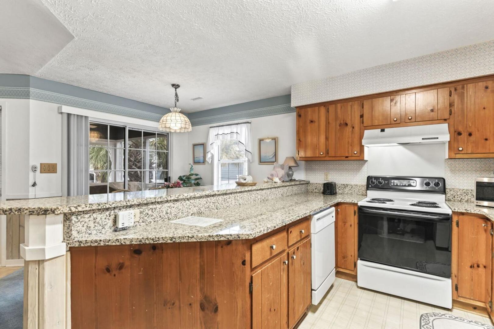Two Bedroom House With Community Pool! Walk To The Beach! 299 Arrowhead Road *