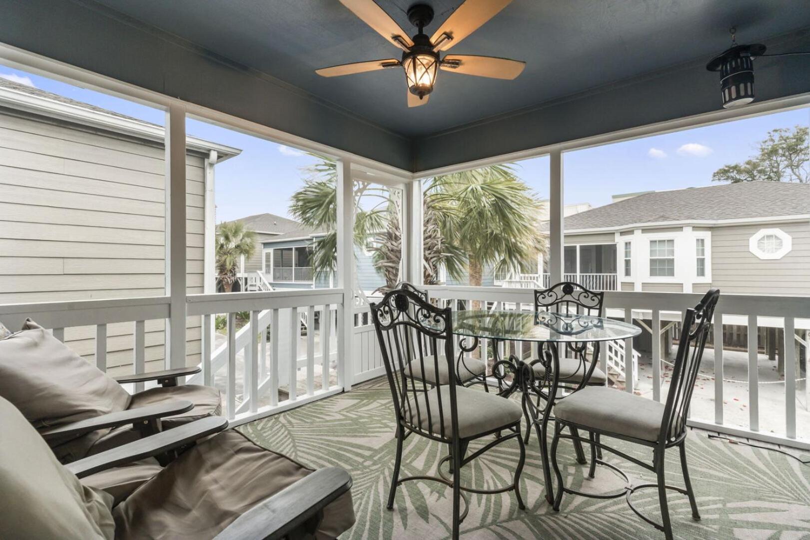 Two Bedroom House With Community Pool! Walk To The Beach! 299 Arrowhead Road Holiday home *