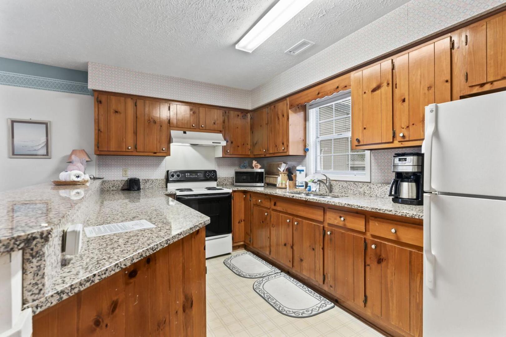Two Bedroom House With Community Pool! Walk To The Beach! 299 Arrowhead Road Holiday home