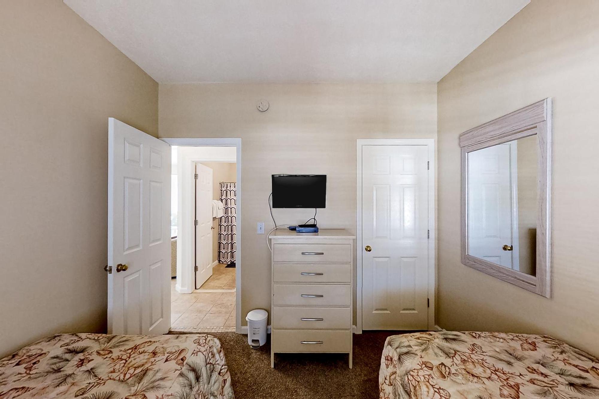 River Oaks 61m Apartment
