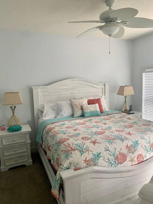 Apartment 2bd/2ba. Of Both Worlds. & Golf *