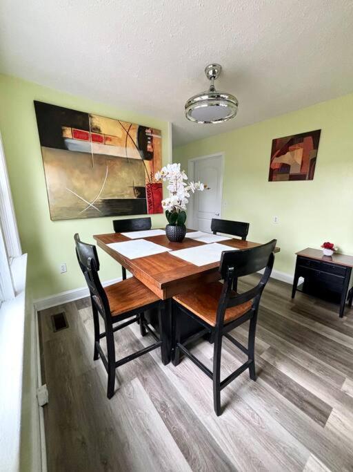 Charming Coastal Retreat Pets Are Welcome Holiday home Myrtle Beach