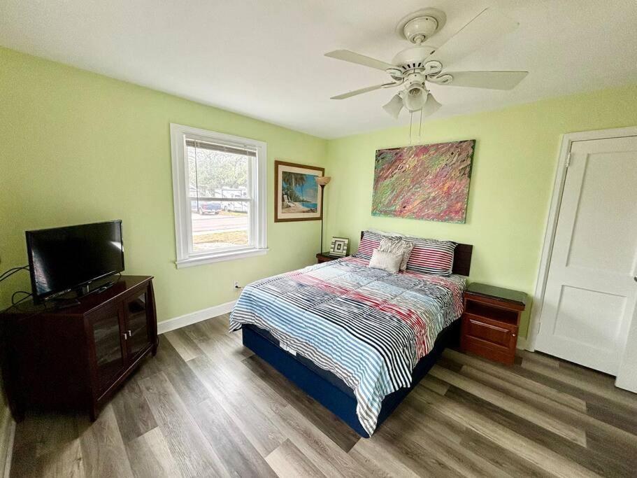 Charming Coastal Retreat Pets Are Welcome Holiday home