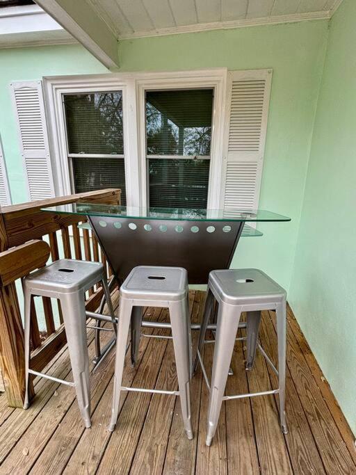 Charming Coastal Retreat Pets Are Welcome