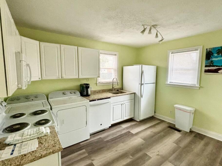 Charming Coastal Retreat Pets Are Welcome Holiday home *