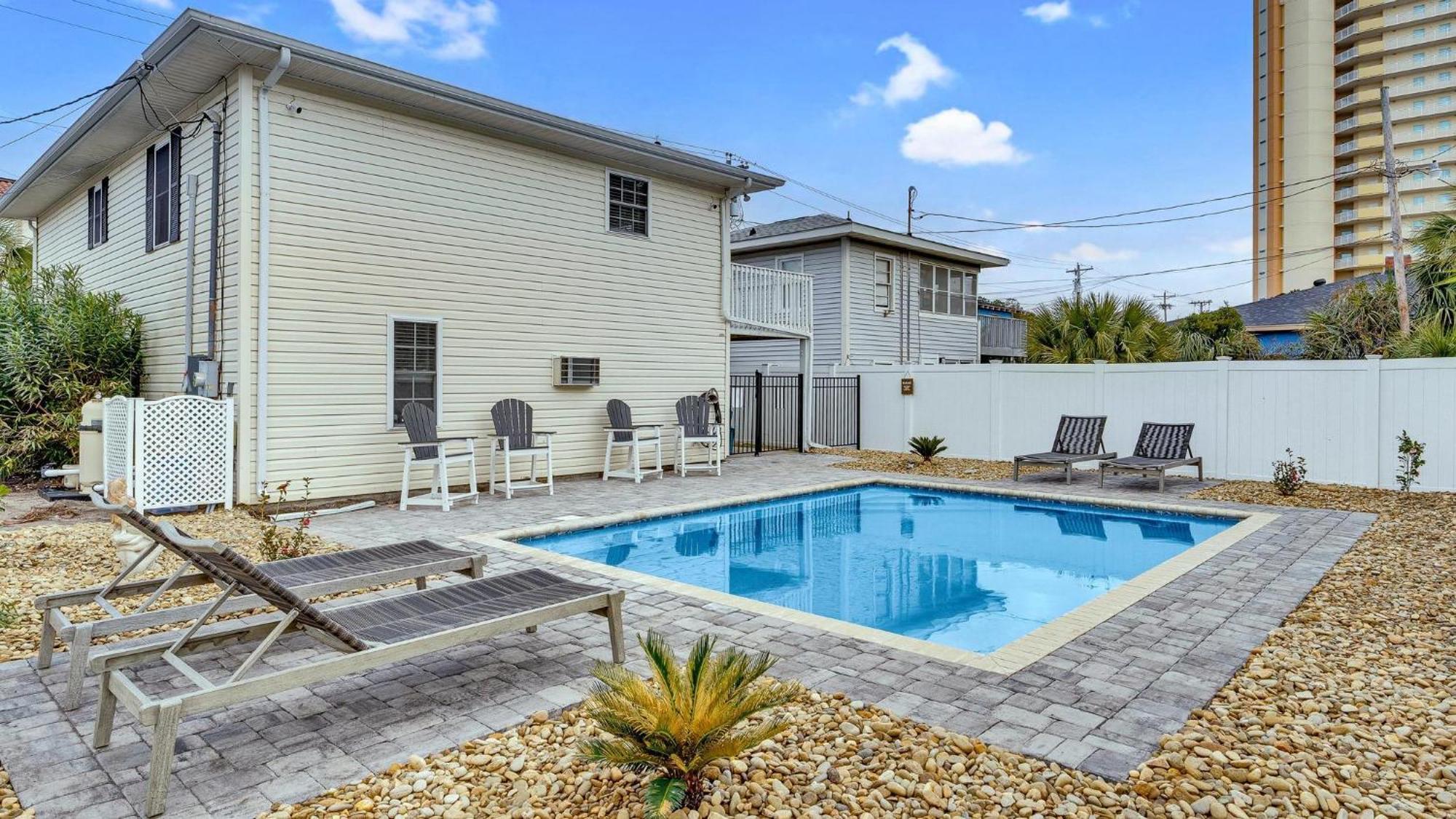The Wicked Whale - 3rd Row - Ocean Drive Section Holiday home Myrtle Beach