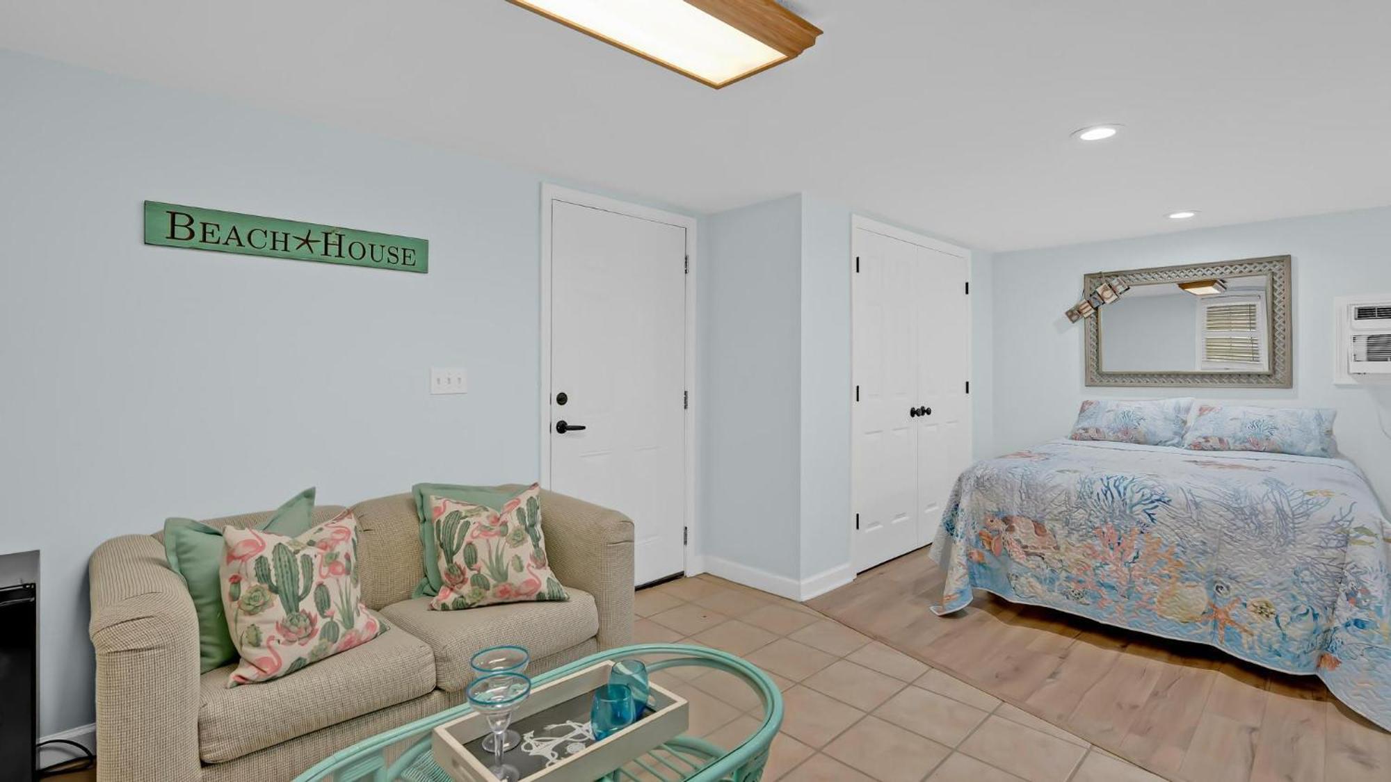 The Wicked Whale - 3rd Row - Ocean Drive Section Holiday home Myrtle Beach