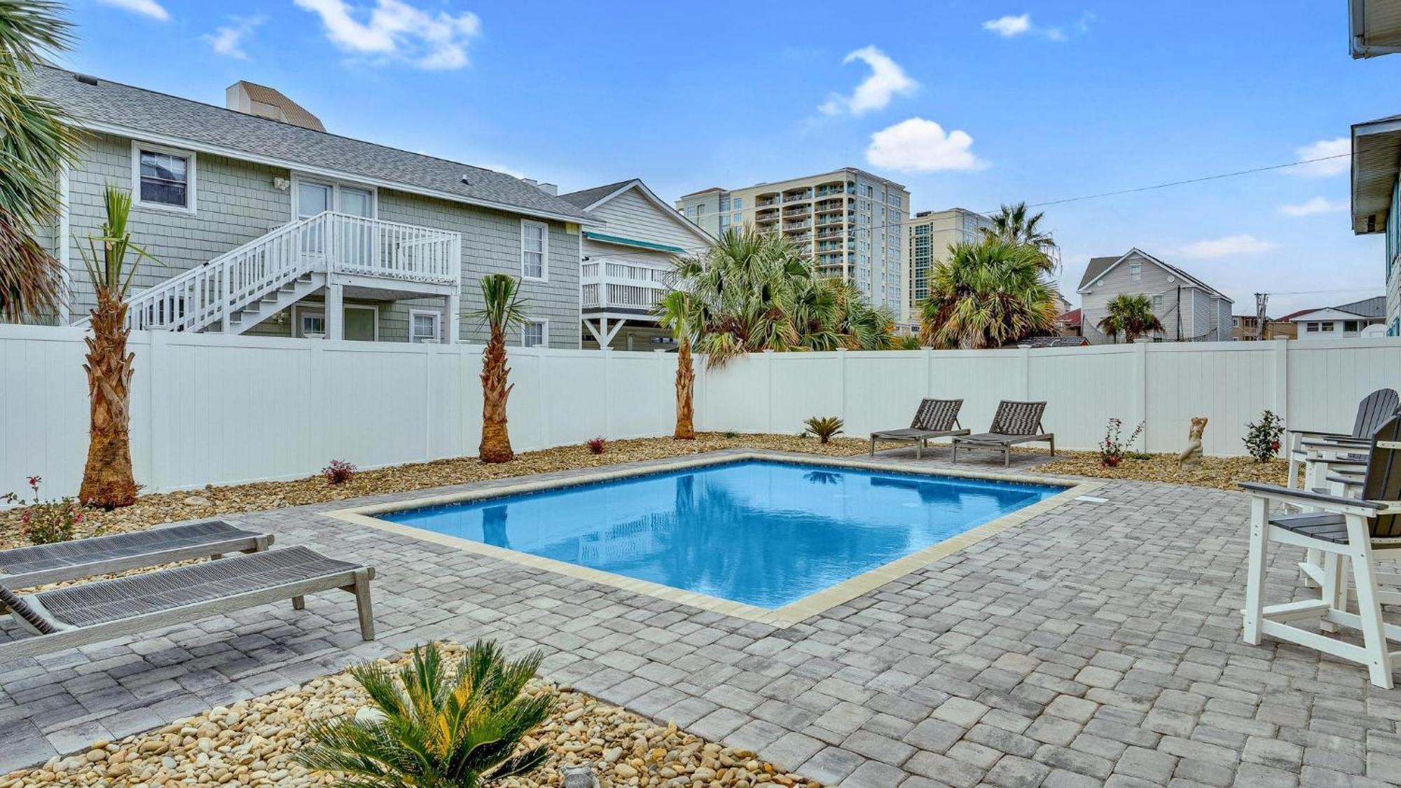The Wicked Whale - 3rd Row - Ocean Drive Section Holiday home *