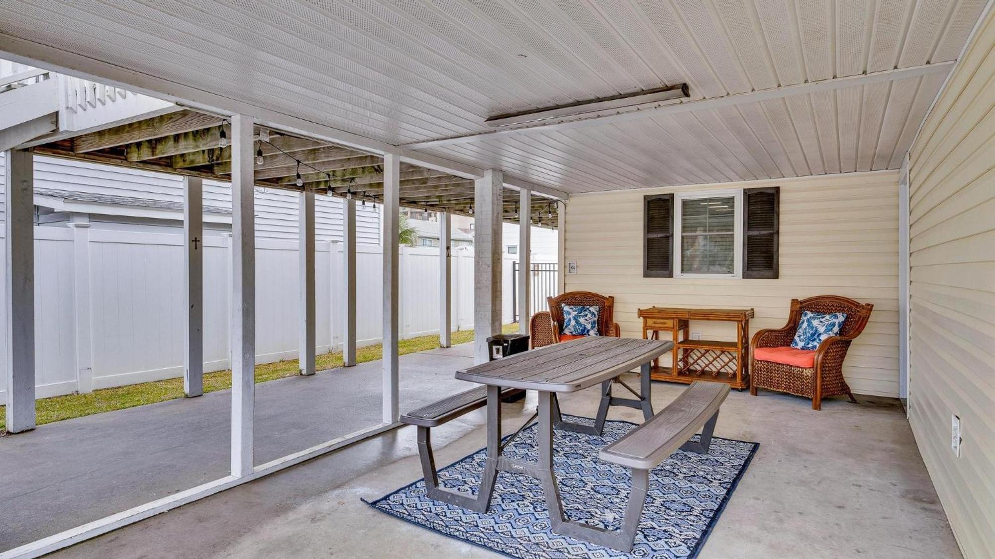 The Wicked Whale - 3rd Row - Ocean Drive Section Holiday home