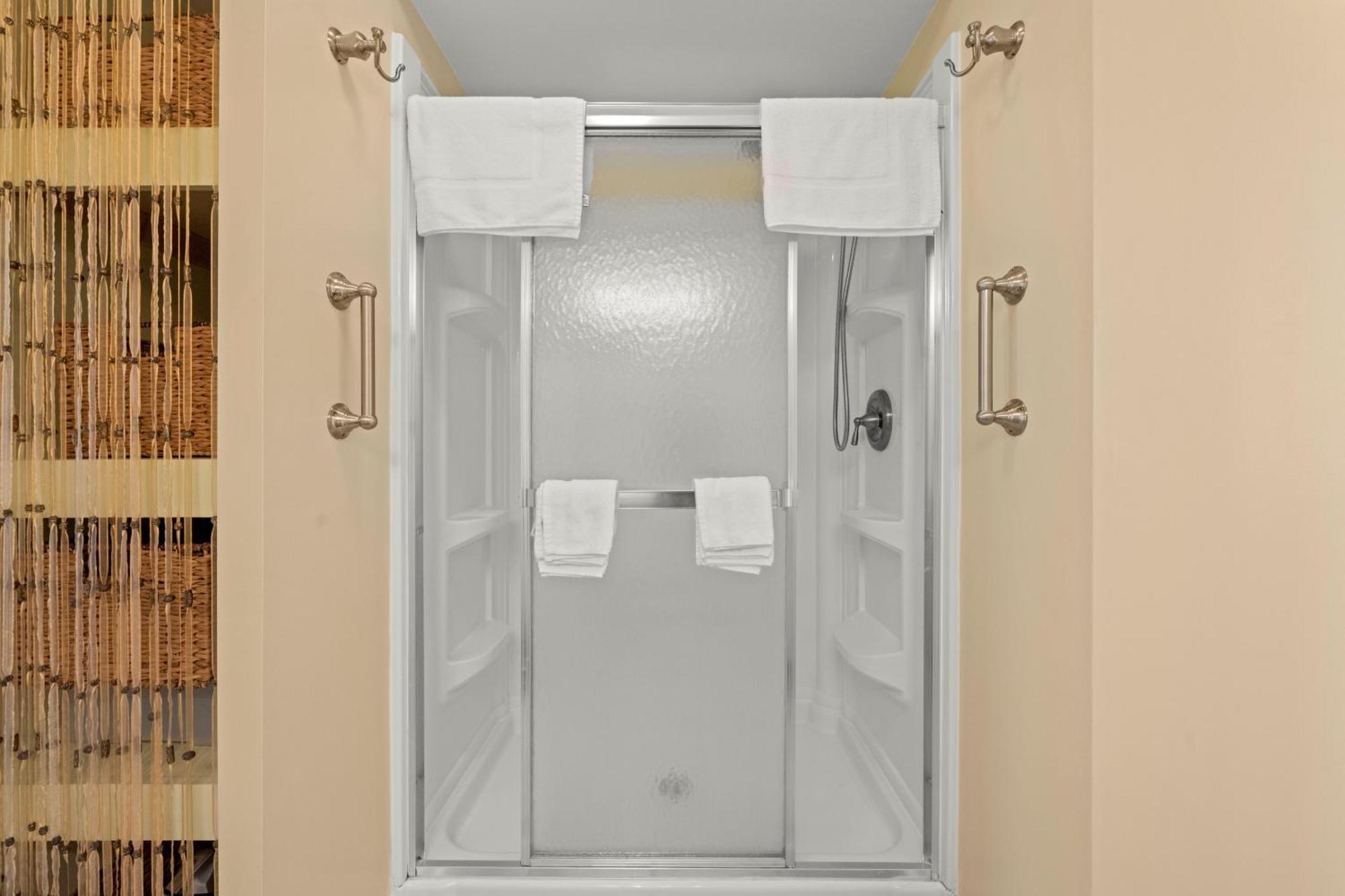Holiday home Spinnaker 101 - Oceanfront - Windy Hill Section *