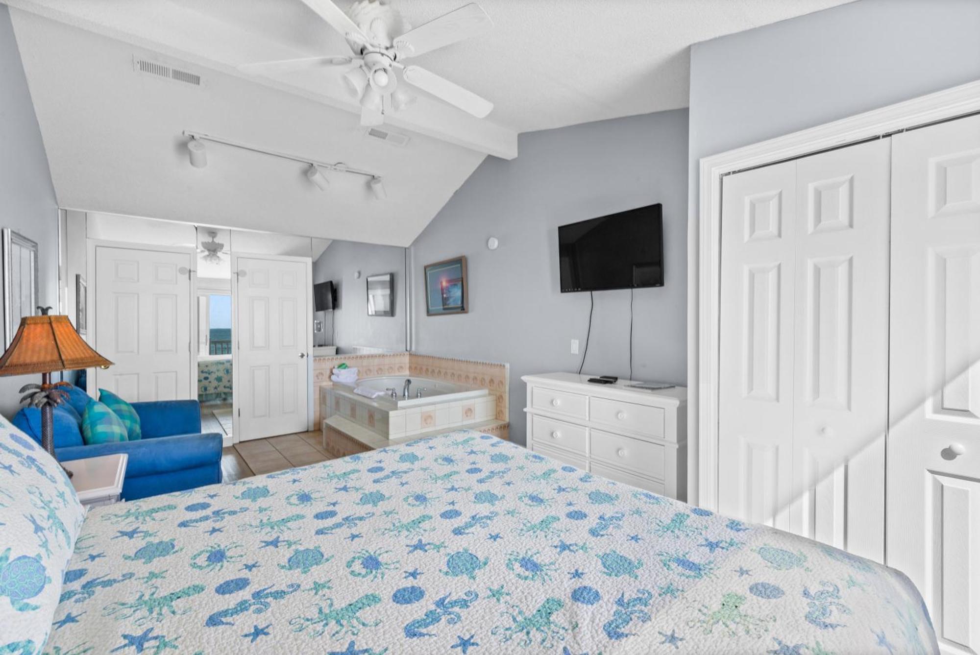 Nautical Watch 301 - Oceanfront - Windy Hill Section Holiday home *
