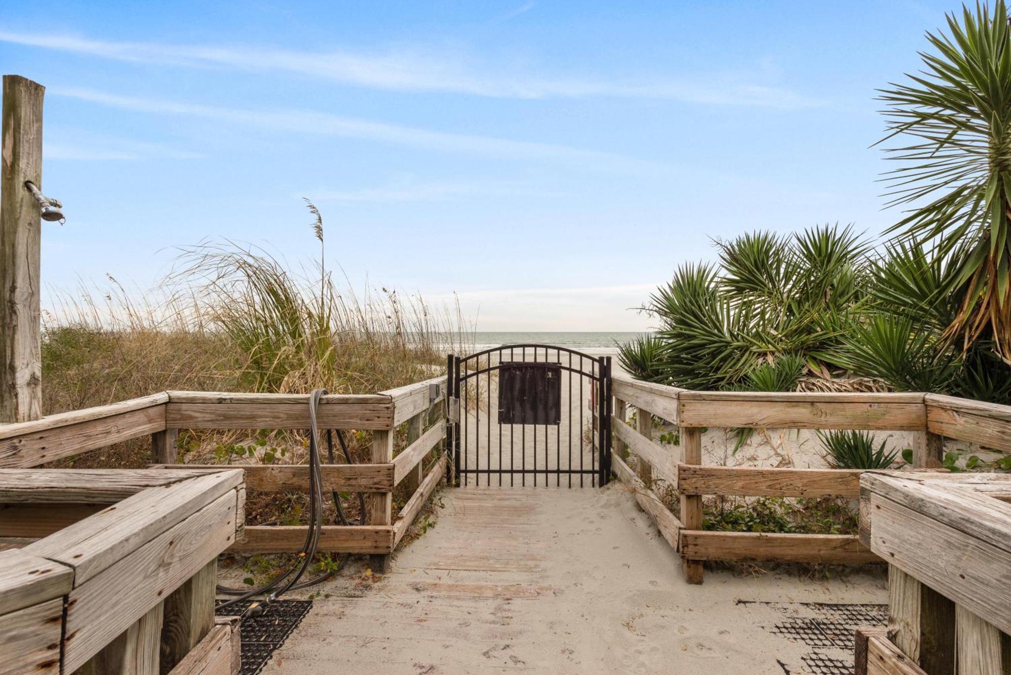 Pelicans Landing 403 - Oceanfront - Shore Drive Section *