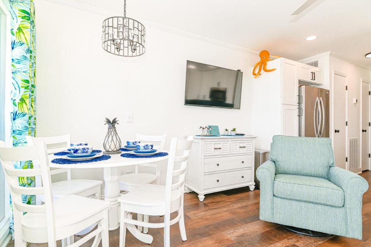 Holiday home The Sandy Turtle New Modern Oceanfront W Pool *