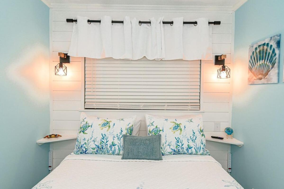 Holiday home The Sandy Turtle New Modern Oceanfront W Pool Myrtle Beach