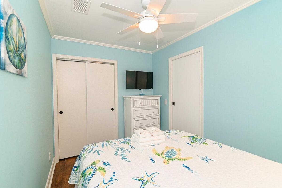 Holiday home The Sandy Turtle New Modern Oceanfront W Pool Myrtle Beach